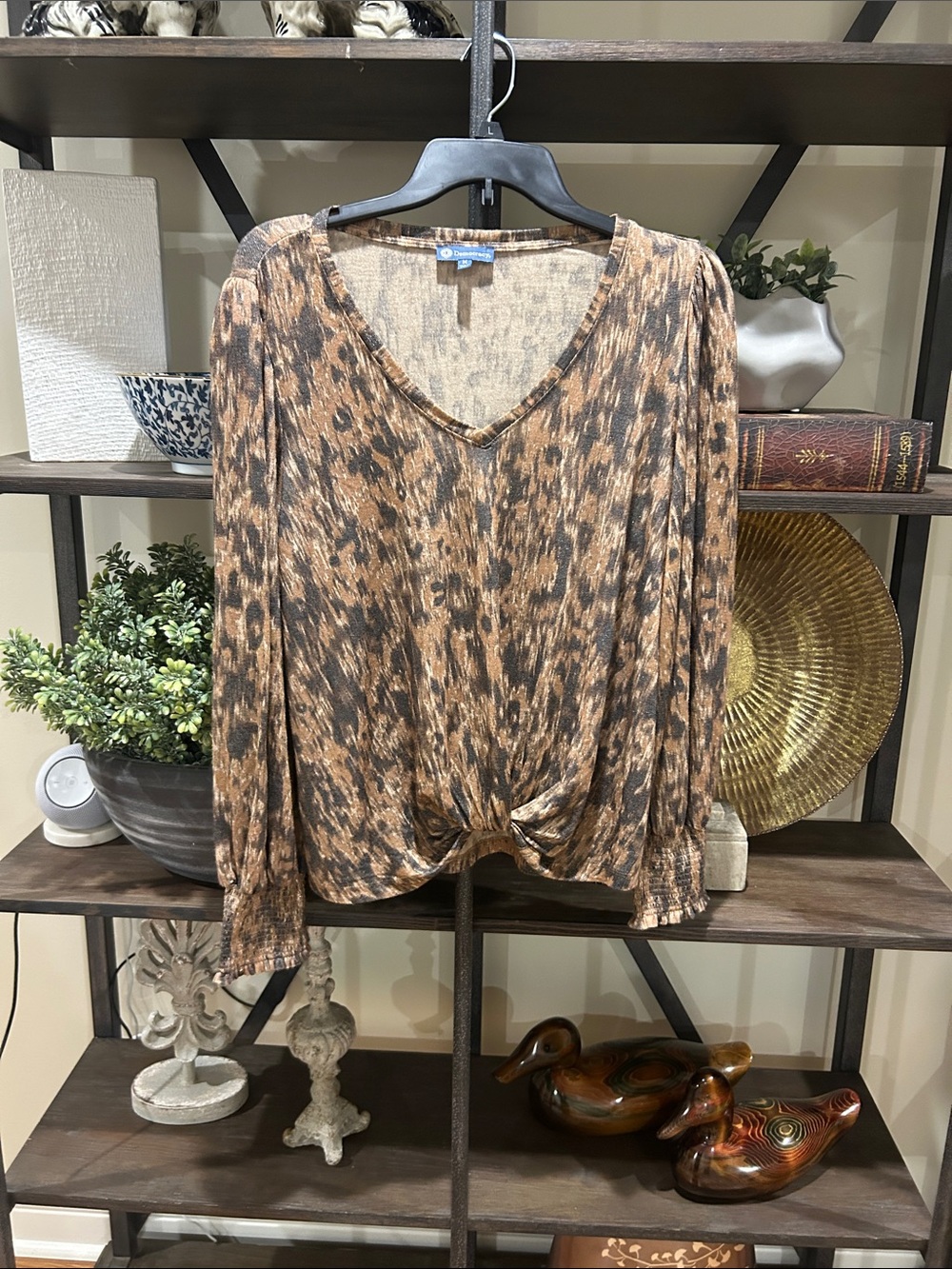 Democracy med Women's Brown Animal-Print V-Neck Twist Front Top
